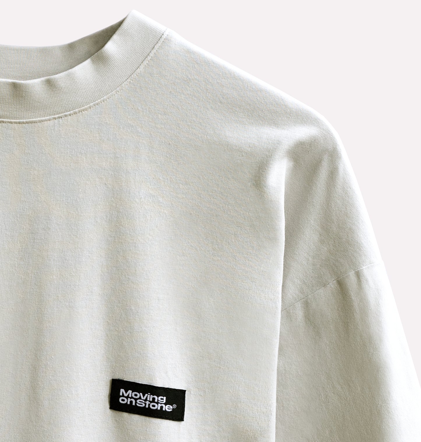Organic cotton climbing t-shirt with logo patch.
