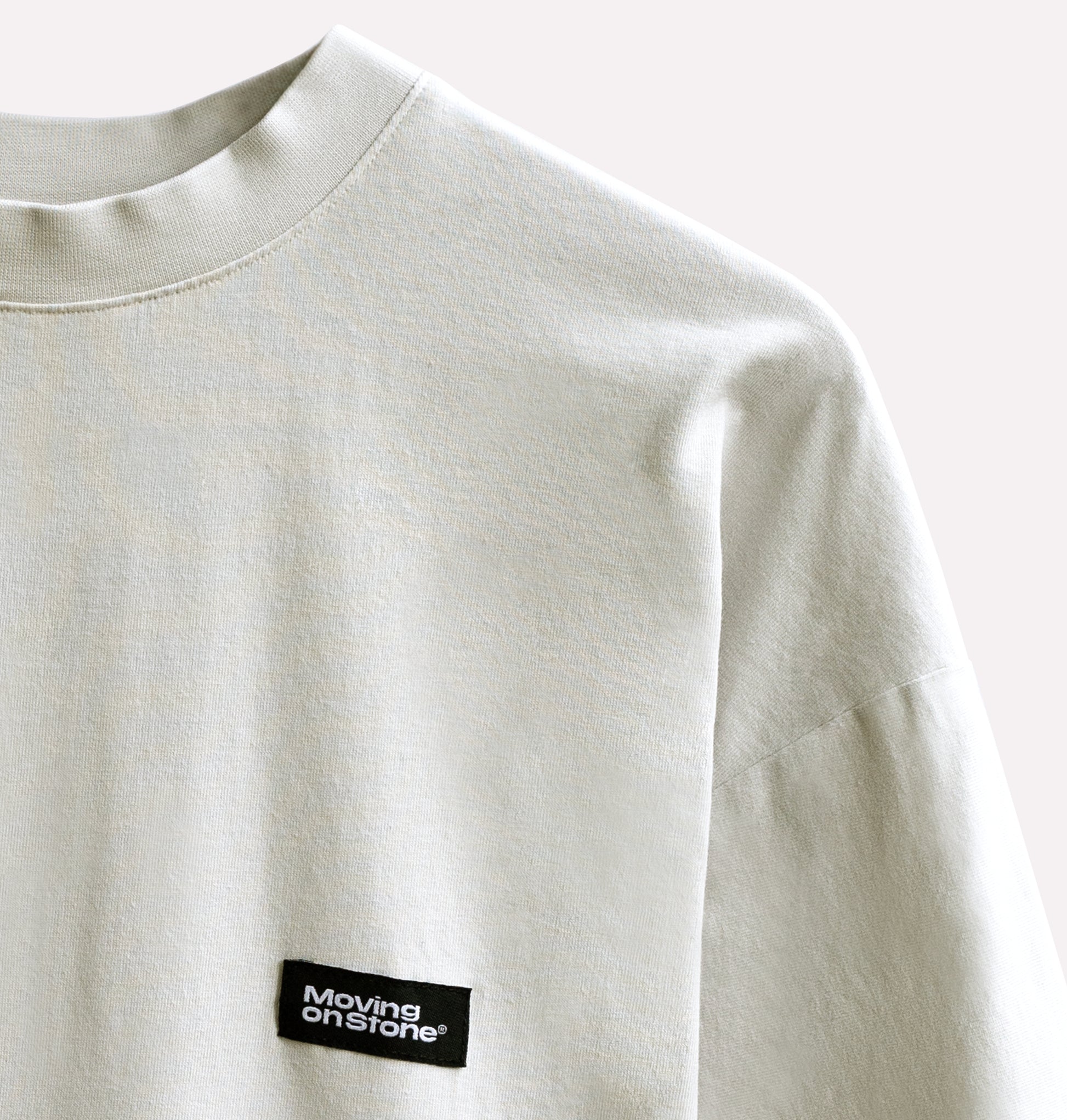 Organic cotton climbing t-shirt with logo patch.